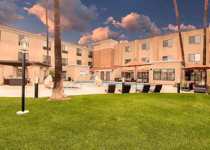 Holiday Inn Express & Suites Carlsbad Beach By Ihg