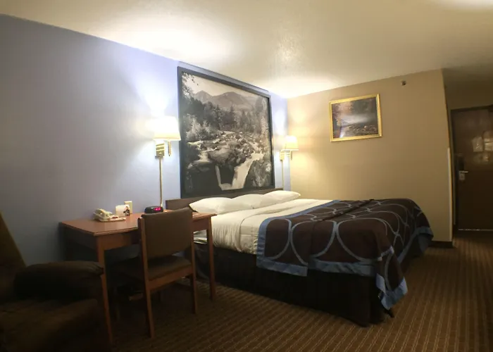 Super 8 By Wyndham Johnstown/Gloversville