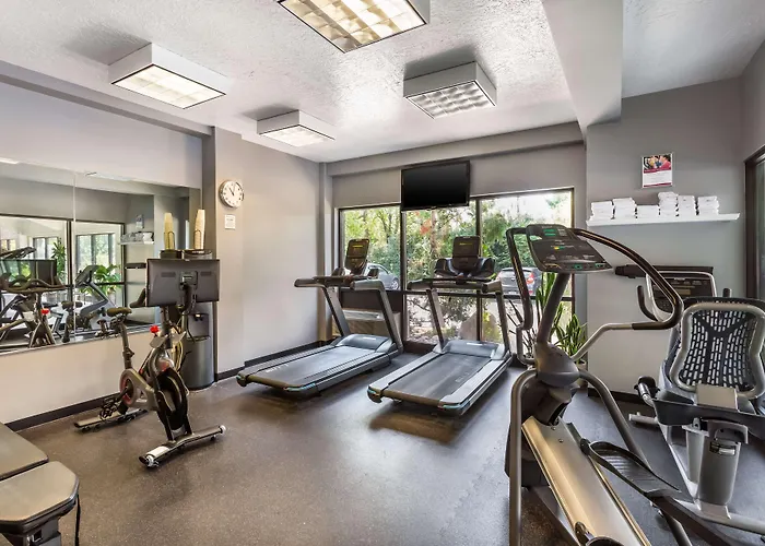 Best Western Plus Cotton Tree Inn