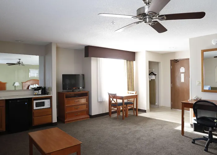 Baymont By Wyndham Rockford