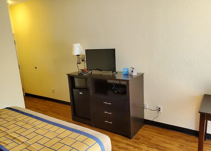 Days Inn By Wyndham Macon I-75 North