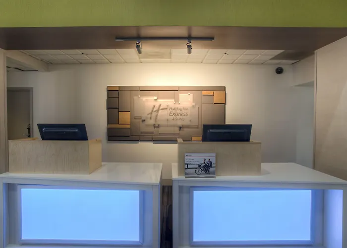 Holiday Inn Express & Suites Tempe By Ihg