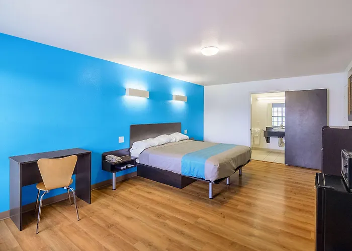 Motel 6-Canton, Tx