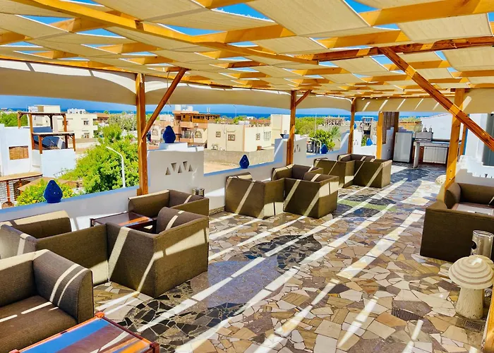 Dolphina hotel&Restaurant