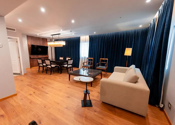 Naindo Park Hotel