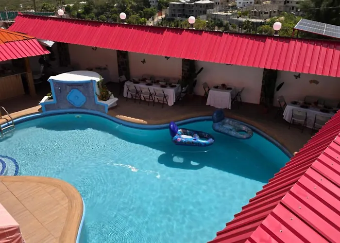 Vivy Hill'S Hotel
