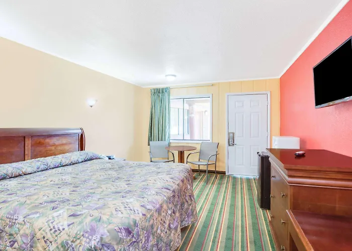 Knights Inn Paris