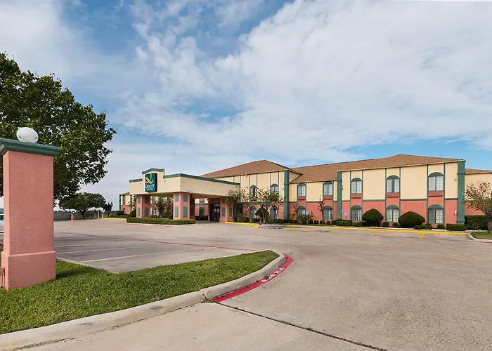 Quality Suites Temple I-35