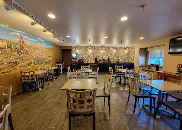 Monument Inn & Suites
