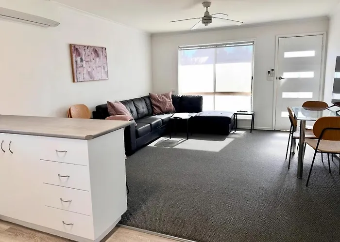 Sunny Shackell - Echuca Moama Holiday Accommodation