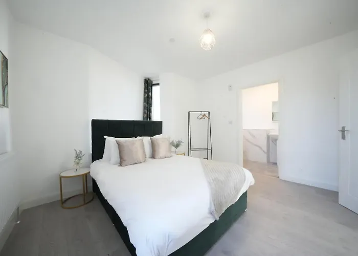 Ealing Broadway Great Stay 7-Minute Walk From The Underground