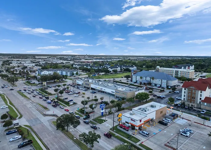 Platinum Inn & Suites Webster