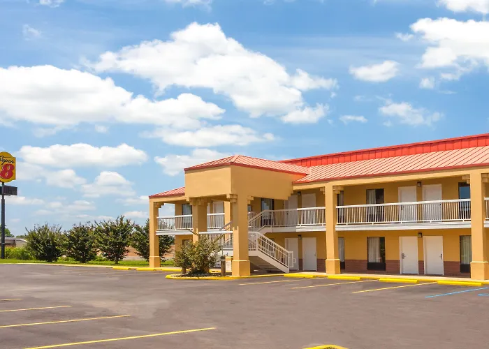 Super 8 By Wyndham Madison/Ridgeland Area