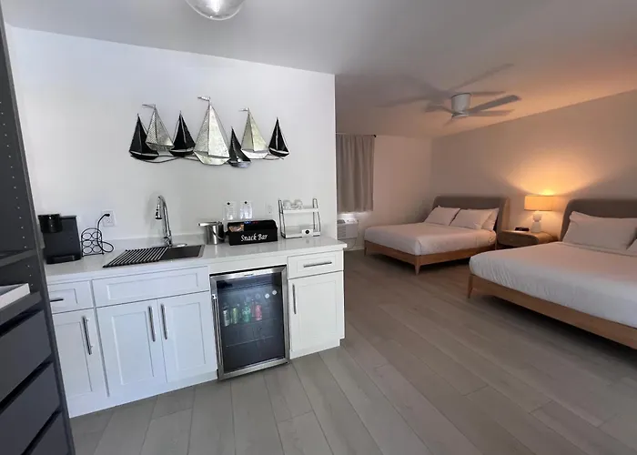 Wainscott Woods Retreat
