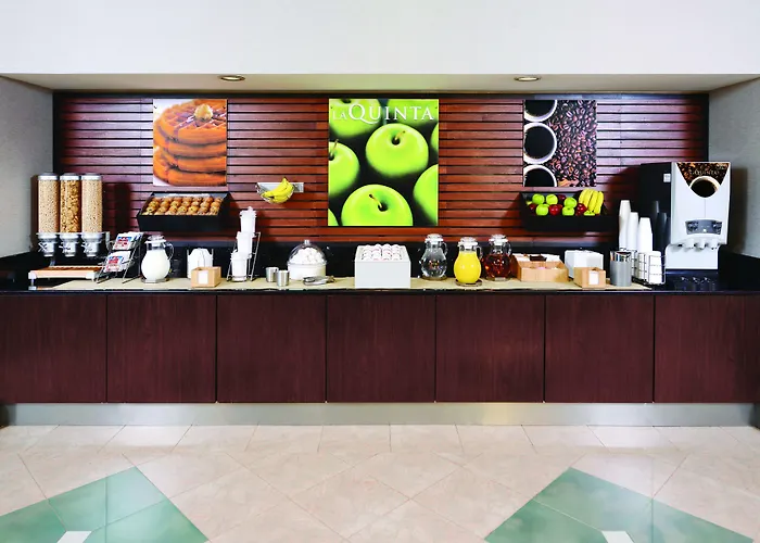 La Quinta Inn & Suites By Wyndham Houston Bush Iah South