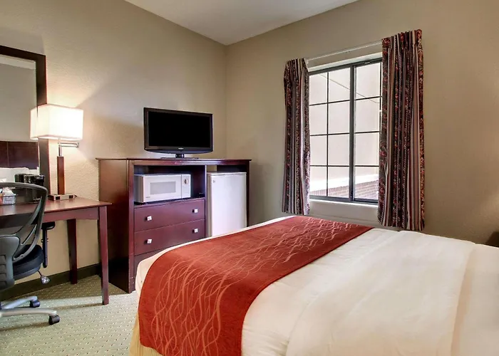 Columbia Inn & Suites