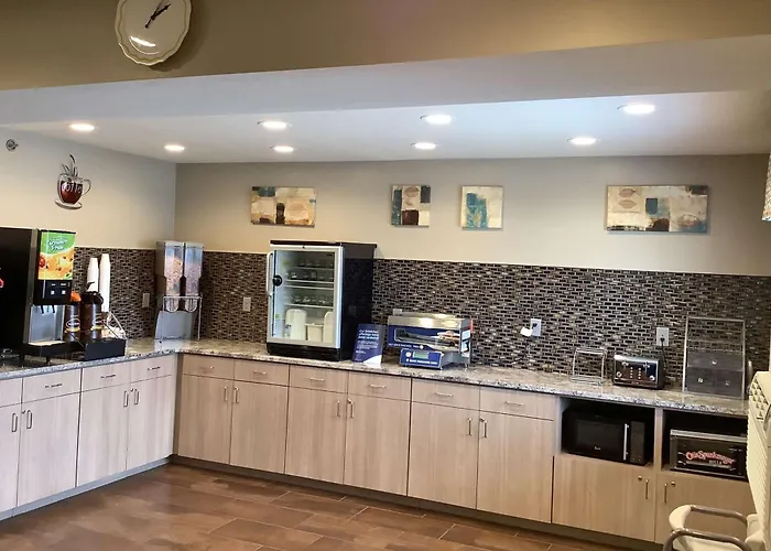 Super 8 By Wyndham Lincoln West