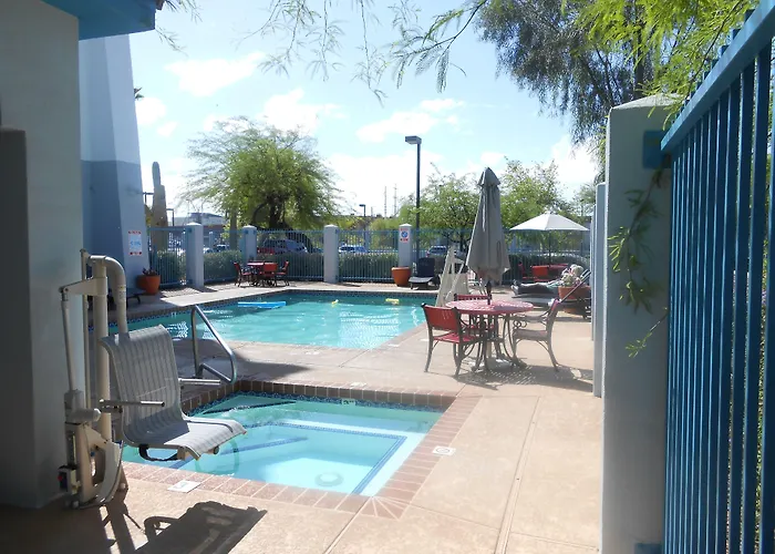 Comfort Inn & Suites Tempe Phoenix Sky Harbor Airport