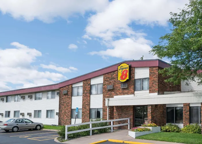 Super 8 By Wyndham Brooklyn Center/Mpls Hotel