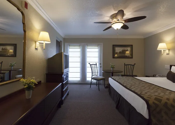 Reagan Resorts Inn (Adults Only)