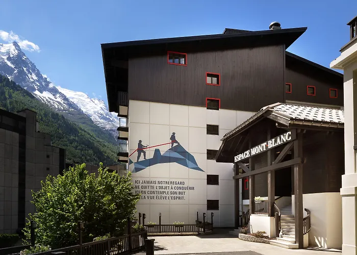 Chalet Hotel Le Prieure & Spa