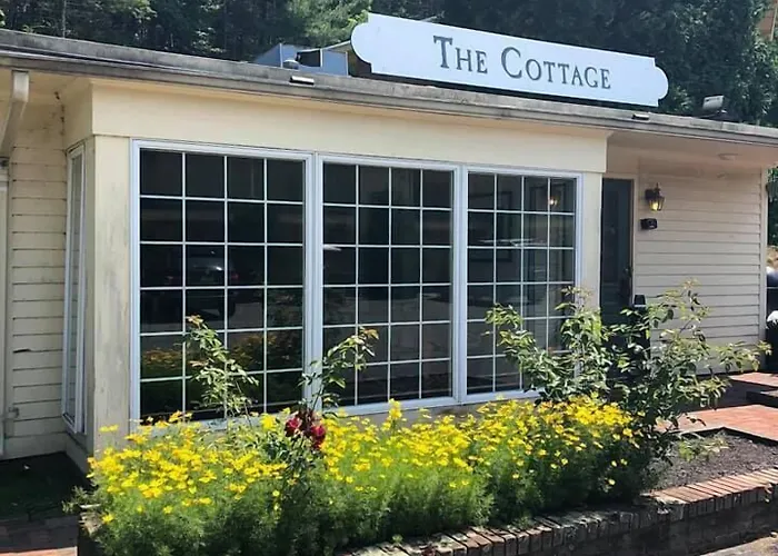 Publick House Historic Inn And Country Motor Lodge