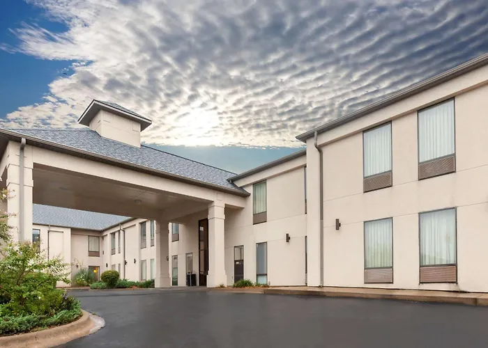 Super 8 By Wyndham Conway Hotel