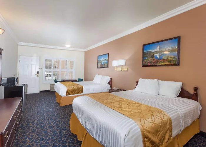 Days Inn & Suites By Wyndham South Gate