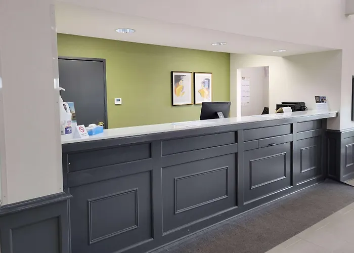 Super 8 By Wyndham Aurora/Naperville Area