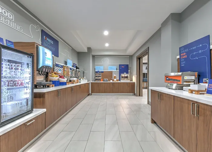Holiday Inn Express Hotel & Suites Winnie By Ihg