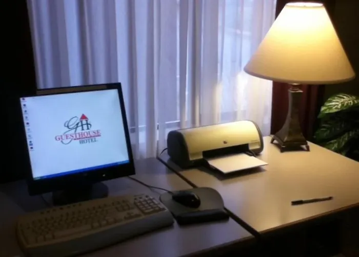 Evergreen Inn & Suites