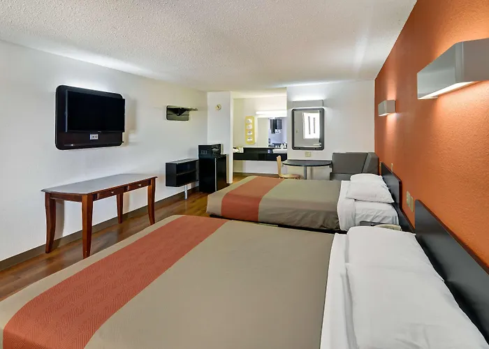 Motel 6-Lindale, Tx