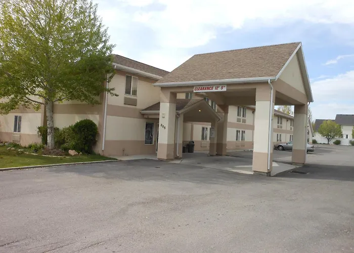 Economy Inn & Suites