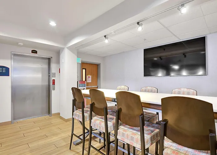 Executive Residency By Best Western Navigator Inn & Suites
