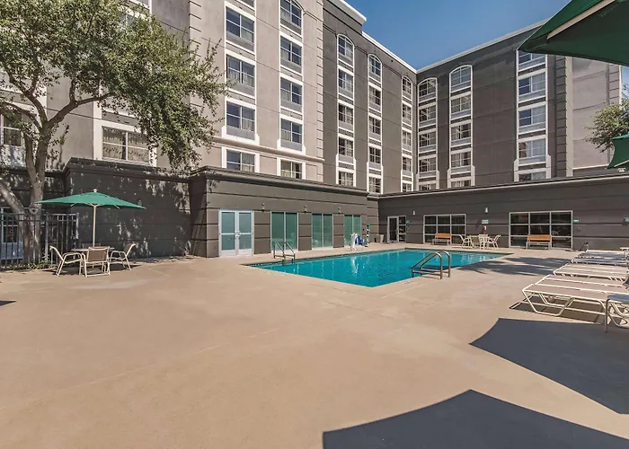 La Quinta Inn & Suites By Wyndham San Antonio Downtown