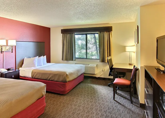 Blossom Hotel & Suites Traverse City