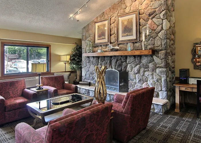 Blossom Hotel & Suites Traverse City