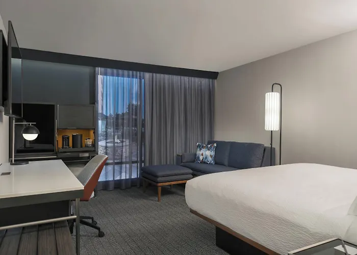 Courtyard By Marriott Regina Downtown