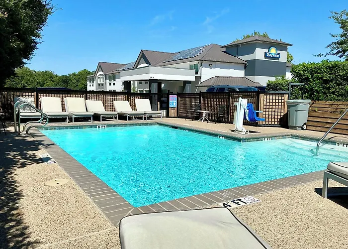 Days Inn By Wyndham Arlington
