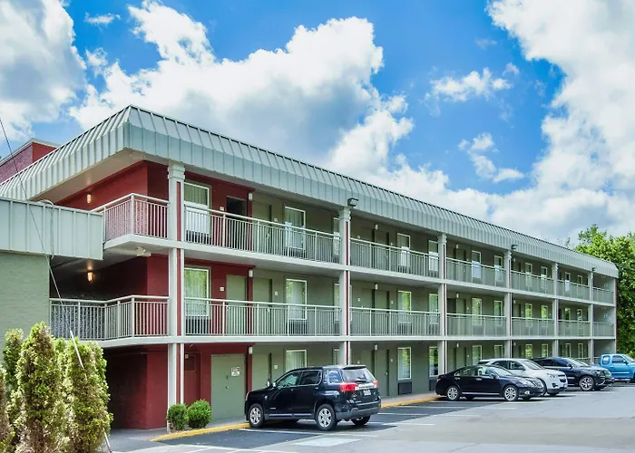 Days Inn & Suites By Wyndham Johnson City