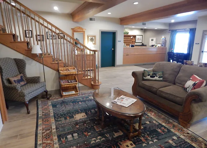 Lancaster Inn & Suites