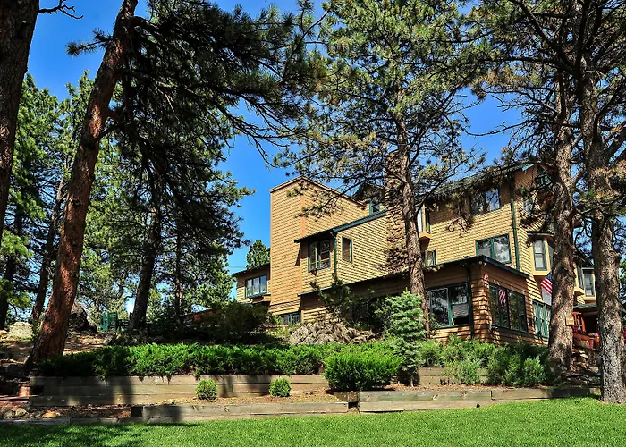 Historic Crags Lodge