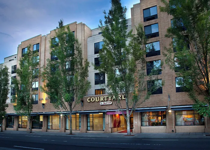 Courtyard Portland Downtown / Convention Center