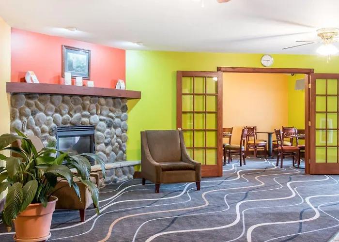 Econo Lodge Inn & Suites Eau Claire South