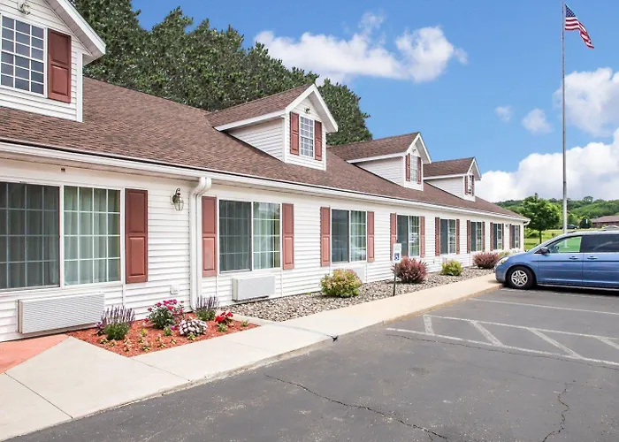 Econo Lodge Inn & Suites Eau Claire South