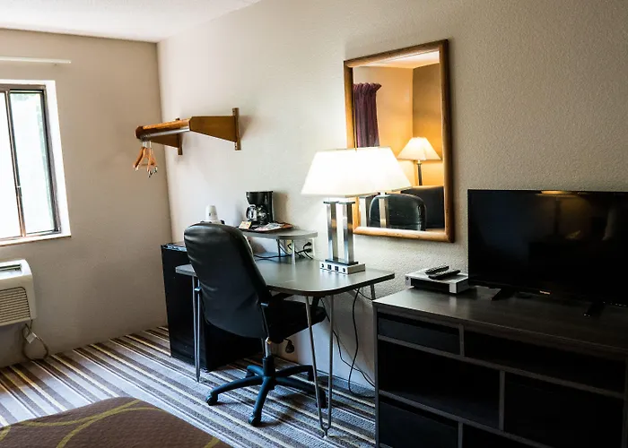 Super 8 By Wyndham Groton