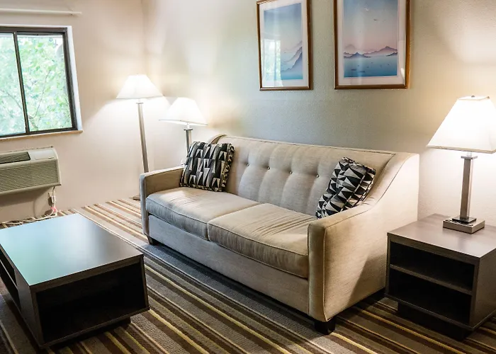 Super 8 By Wyndham Groton