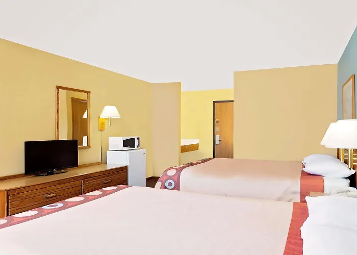 Super 8 By Wyndham Dyersville