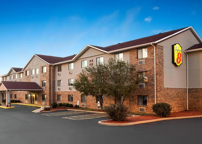 Super 8 By Wyndham Fairview Heights-St. Louis