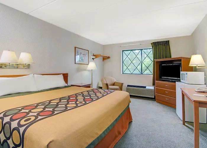 Super 8 By Wyndham Stamford/New York City Area